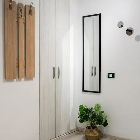 Sleek & Sophisticated Old Town *